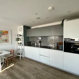https://apt-elegant-chic-living-1-bed-in-vibrant-area.cambridgehotelsuk.com