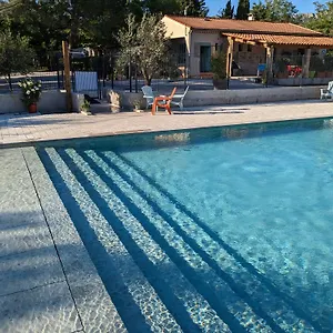 https://camping-sainte-victoire.fr-provencehotel.com